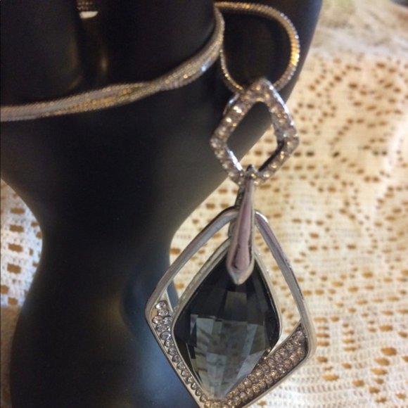 Rhombus Shaped Statement Necklace - Picture 9 of 9